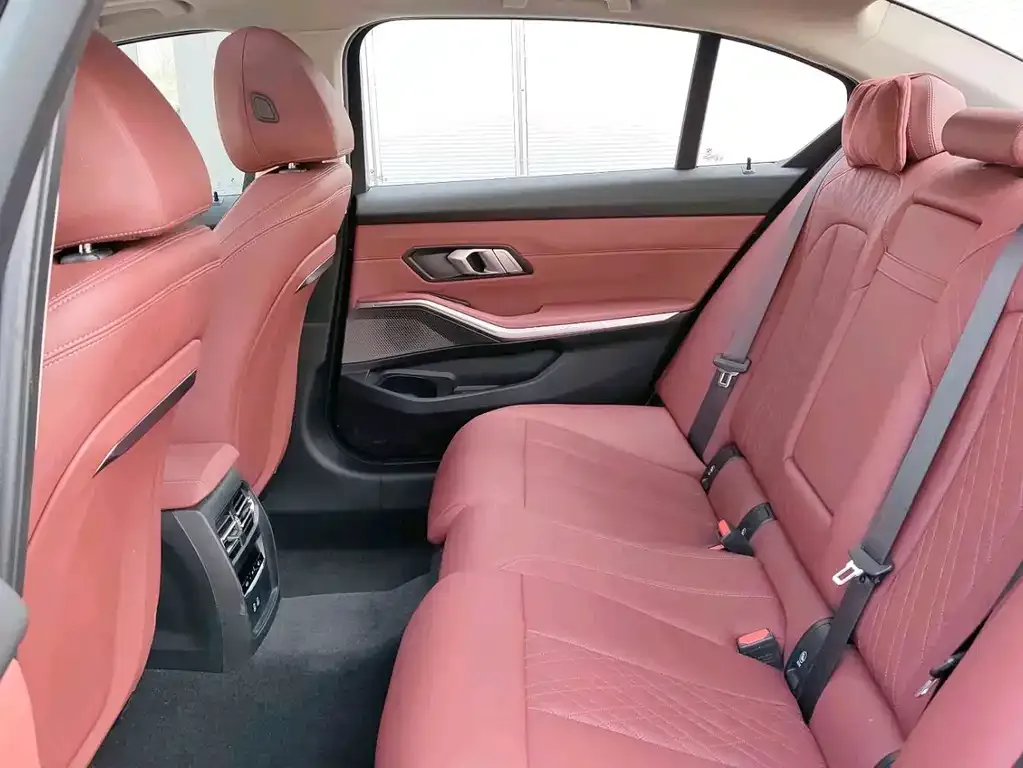 BMW 3 Series 2025 из CN, фото 2