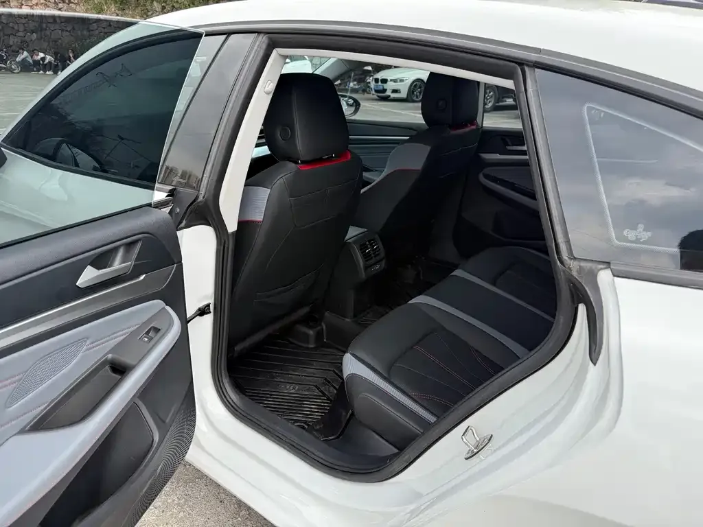 Volkswagen Lamando 2024 из CN, фото 3