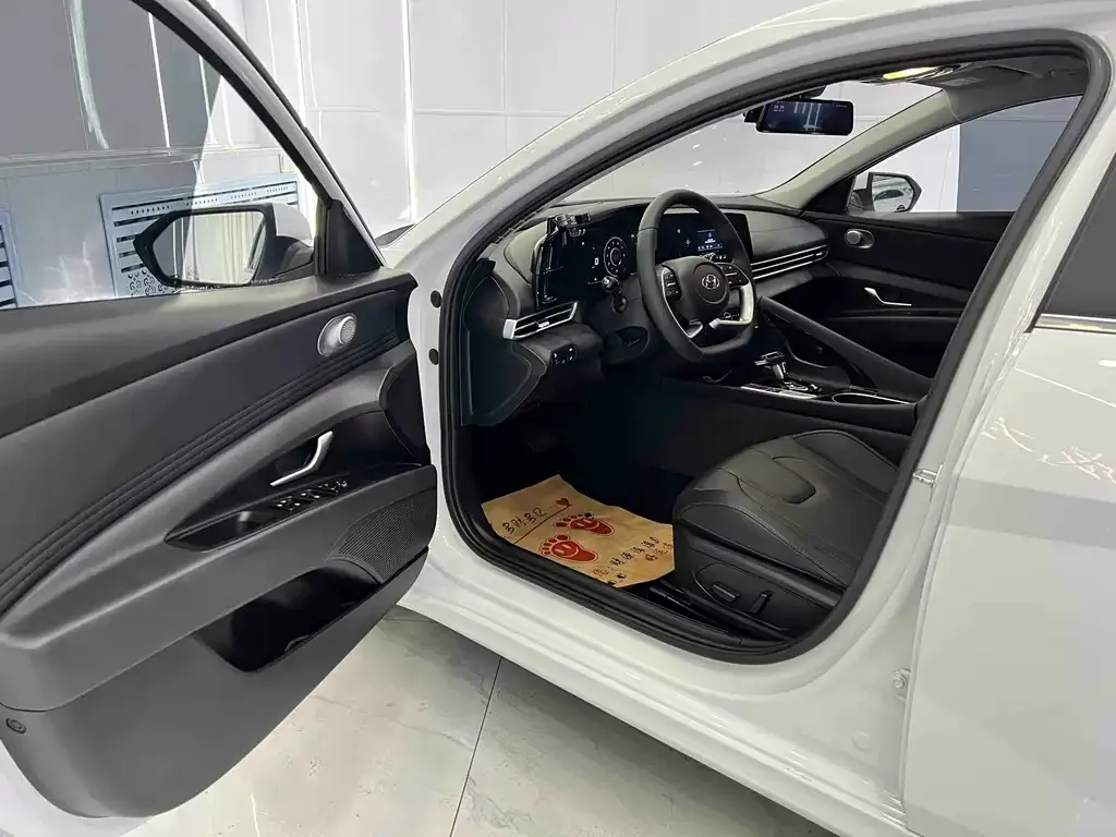 Hyundai Elantra 2022 из CN, фото 4