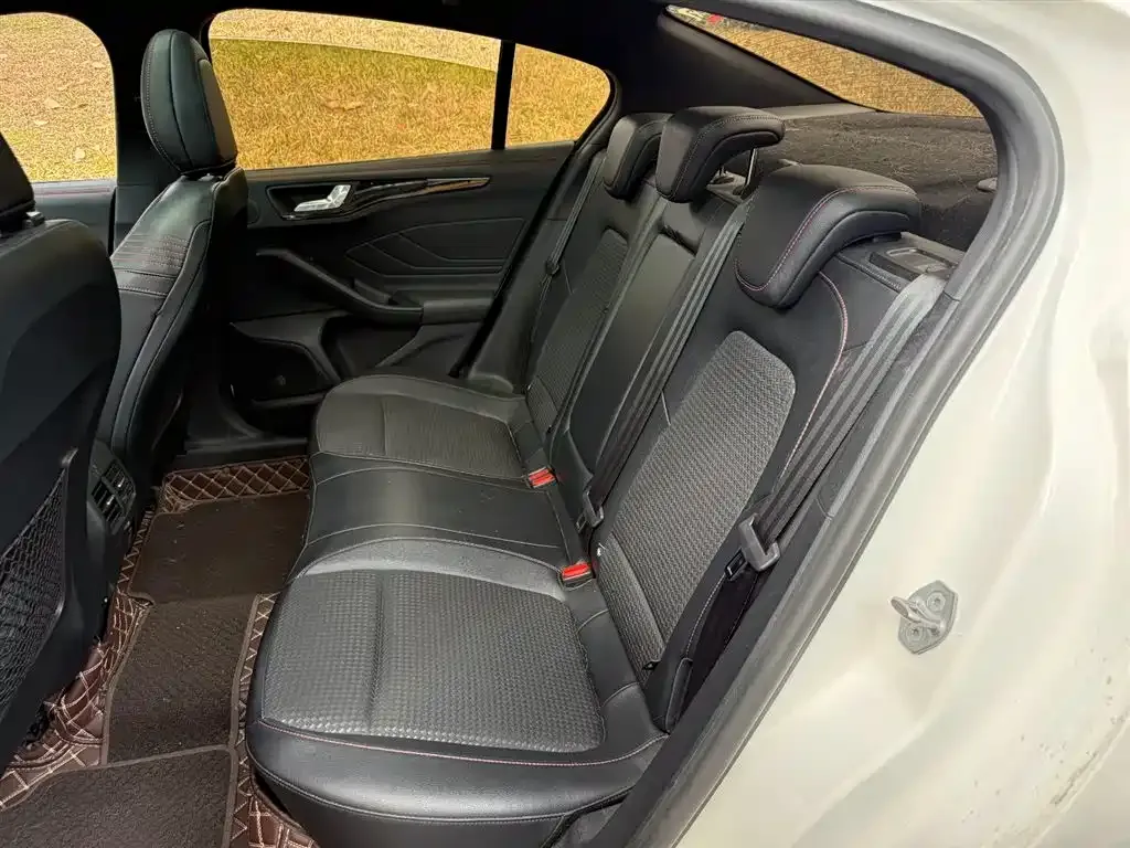 Ford Focus 2021 из CN, фото 2