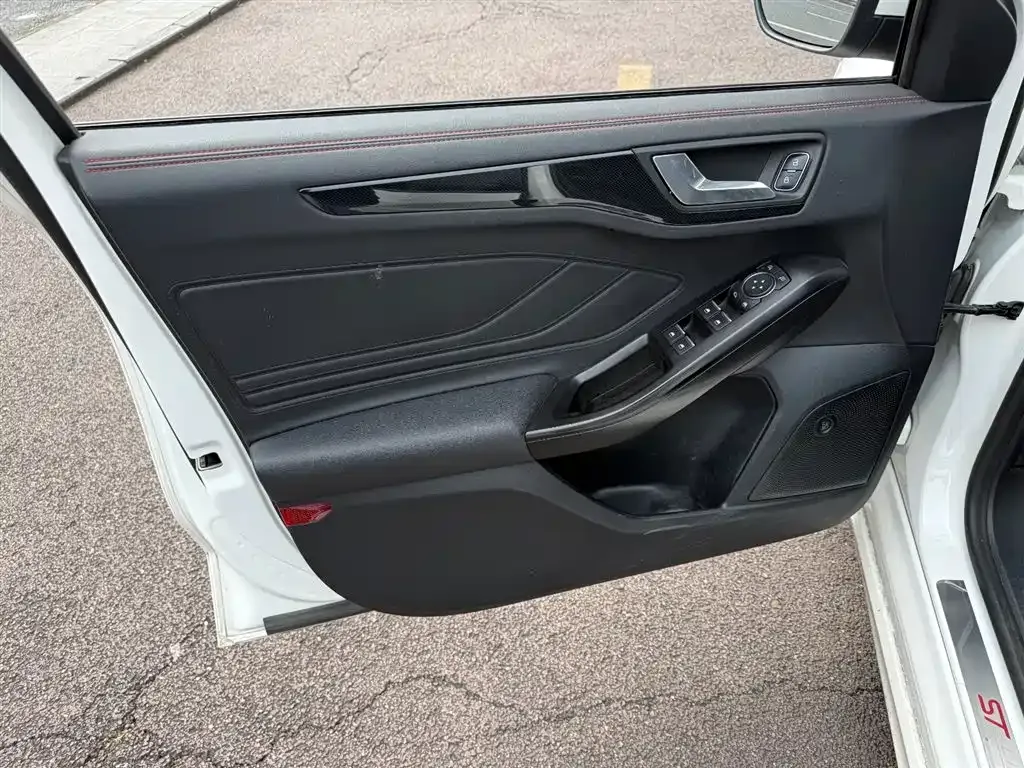 Ford Focus 2021 из CN, фото 5