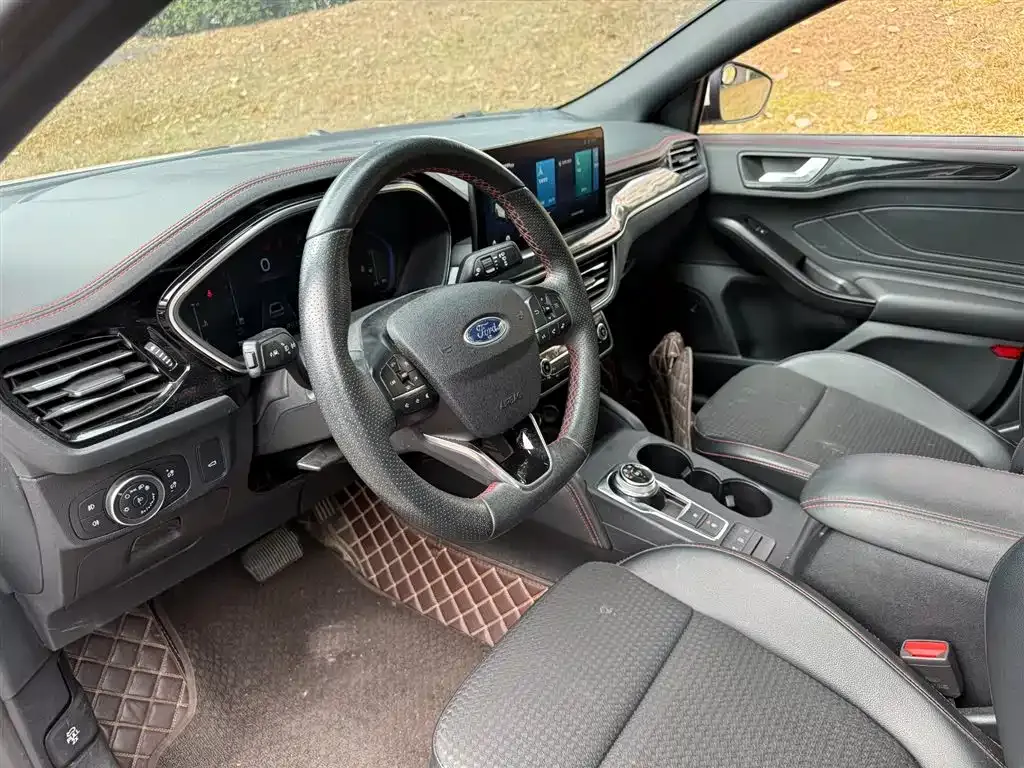 Ford Focus 2021 из CN, фото 10