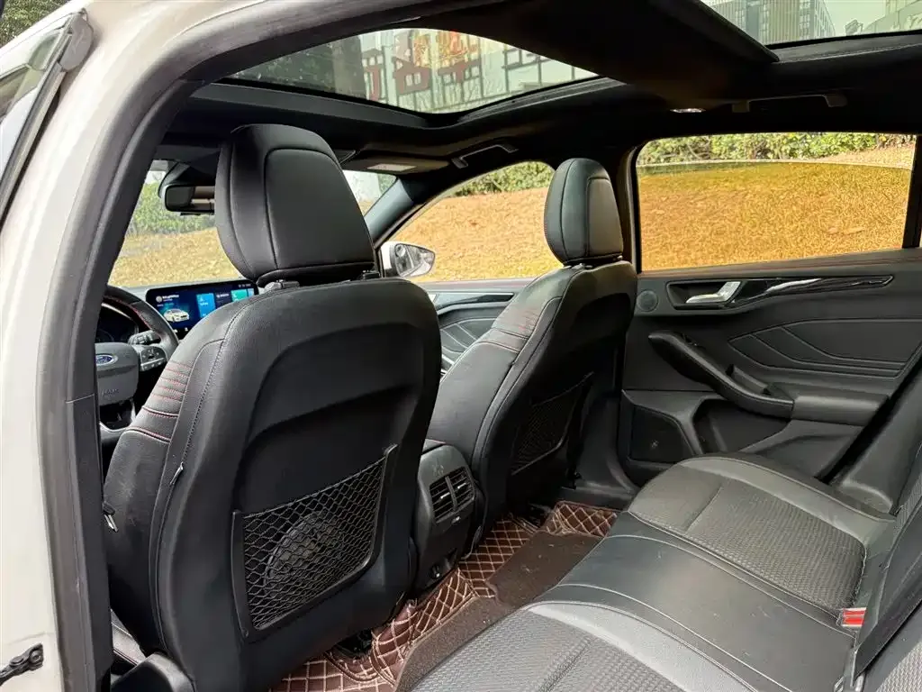 Ford Focus 2021 из CN, фото 3