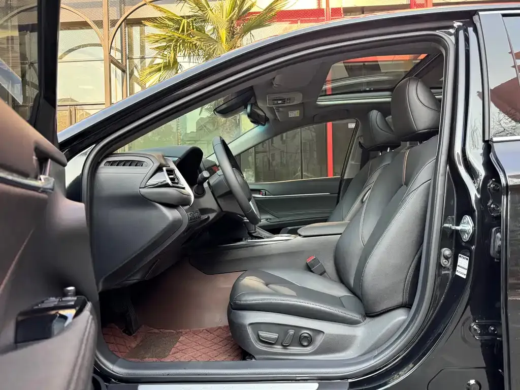 Toyota Camry 2023 из CN, фото 7