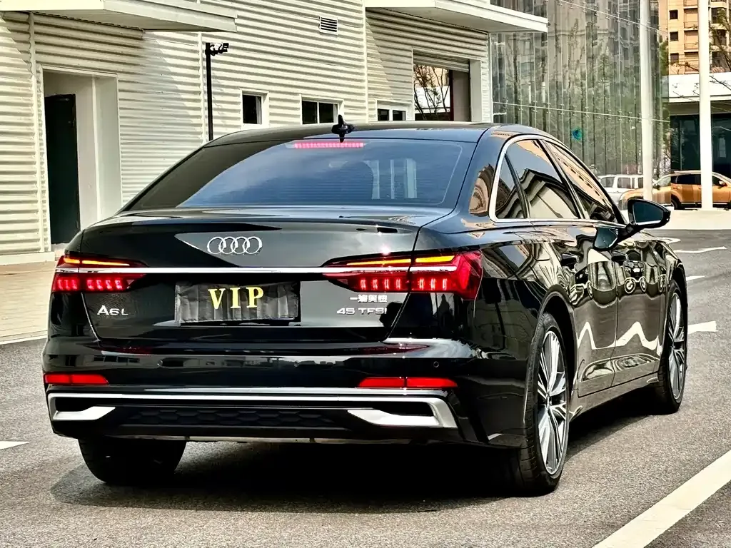 Audi A6L — фото 9