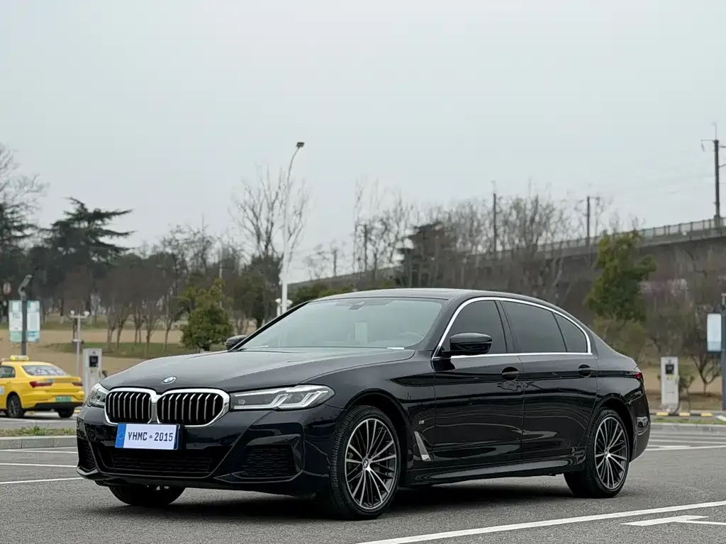 BMW 5 Series — фото 1