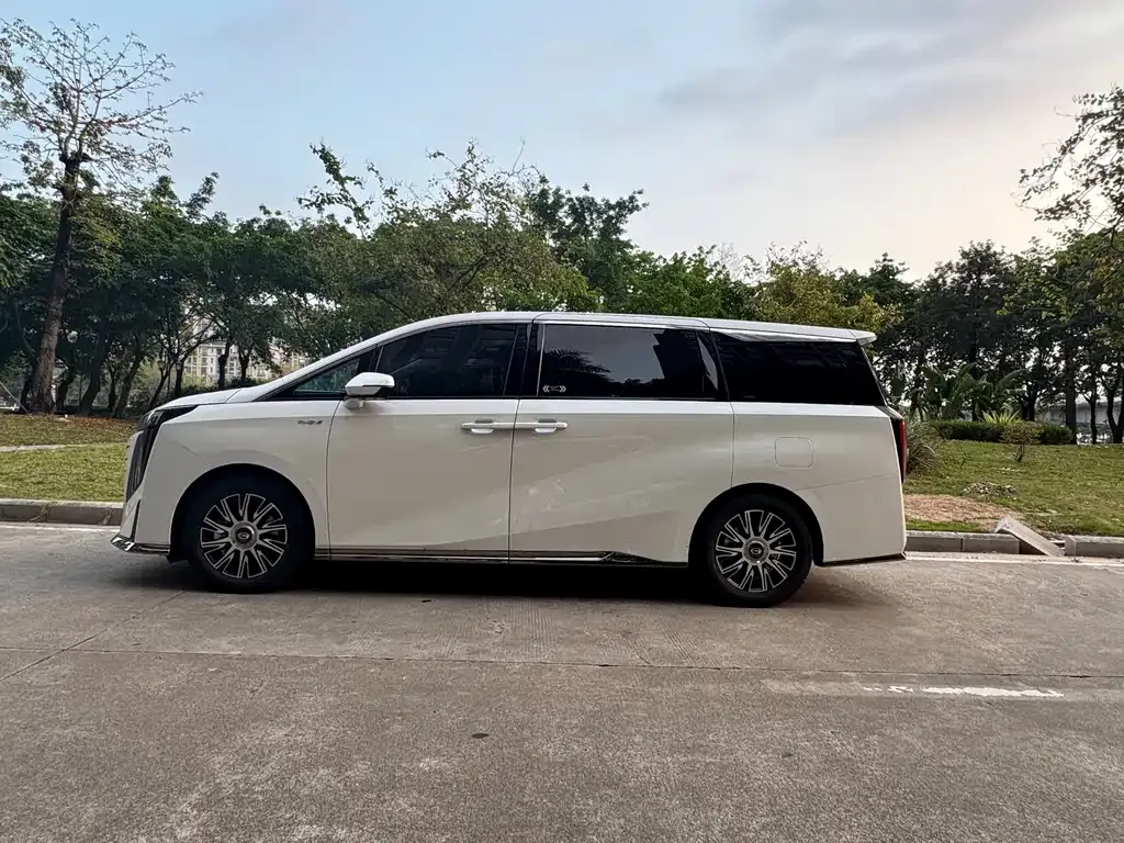 GAC Motor Trumpchi E9 — фото 10