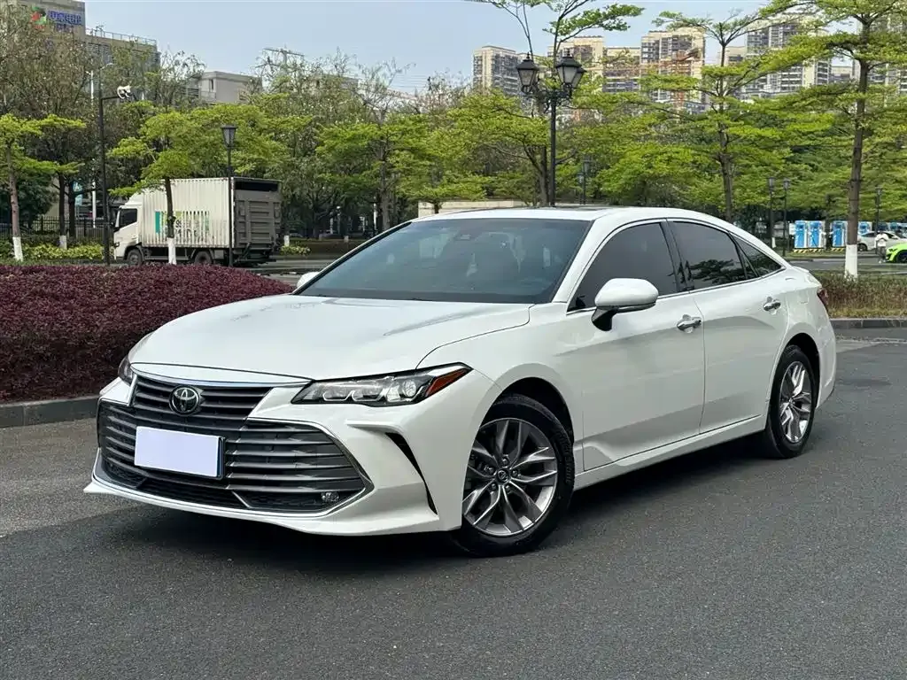 Toyota Avalon — фото 1