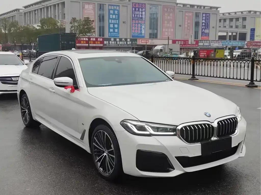 BMW 5 Series — фото 1