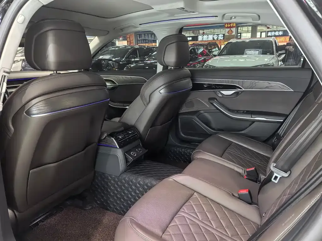 Audi A8 — фото 5