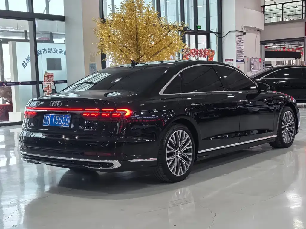 Audi A8 — фото 6