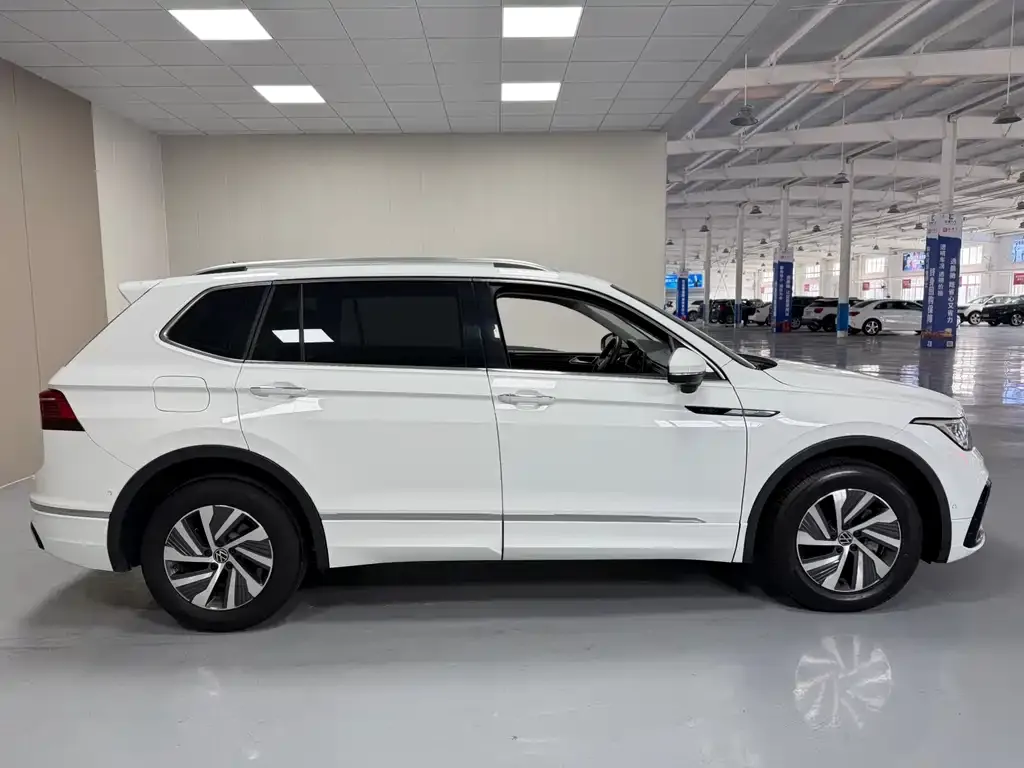 Volkswagen Tiguan L New Energy — фото 9