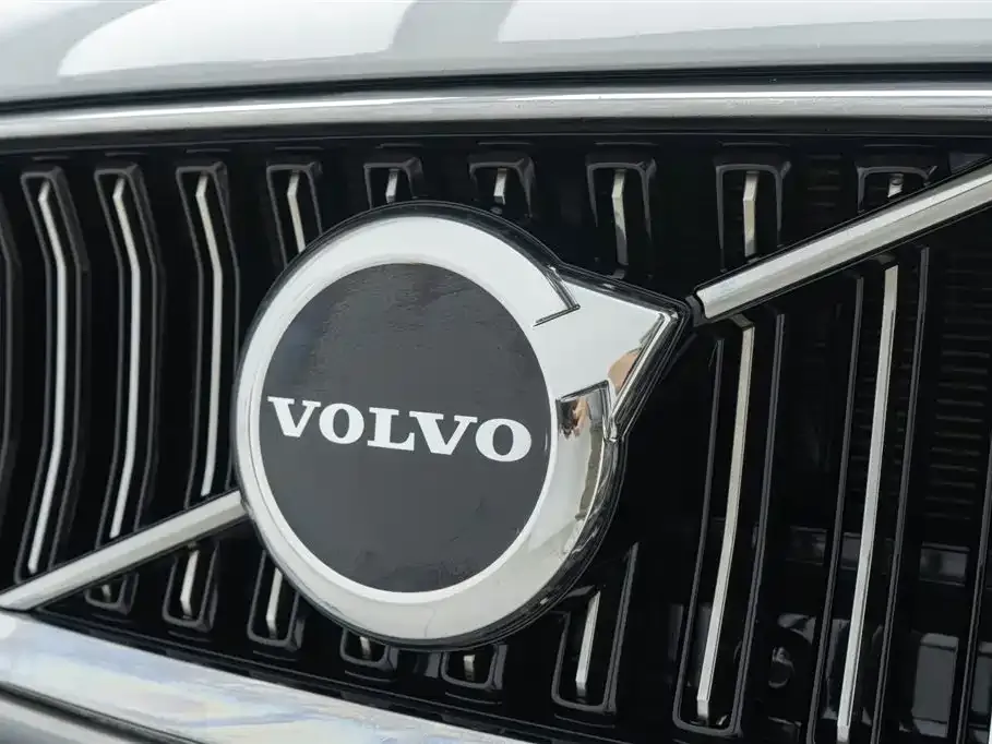 Volvo S60 — фото 10