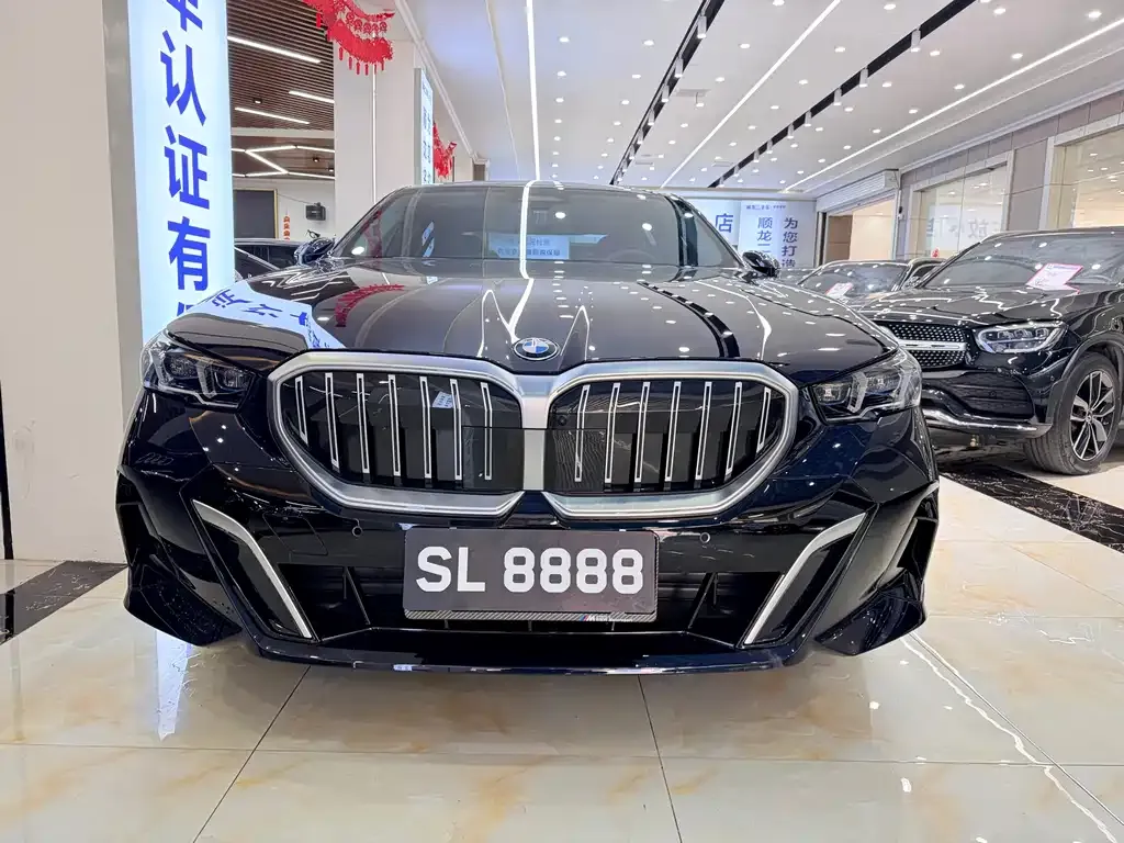 BMW 5 Series — фото 10