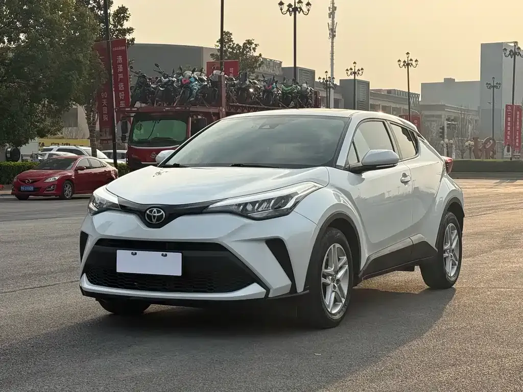 Toyota C-HR — фото 1