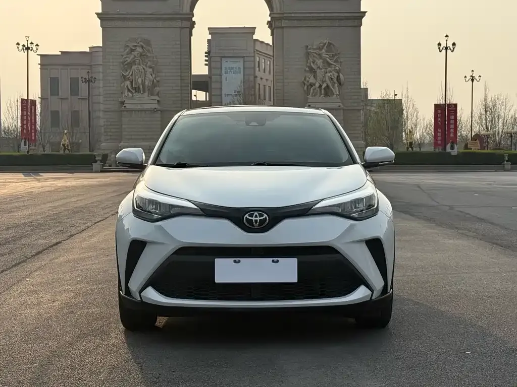 Toyota C-HR — фото 8