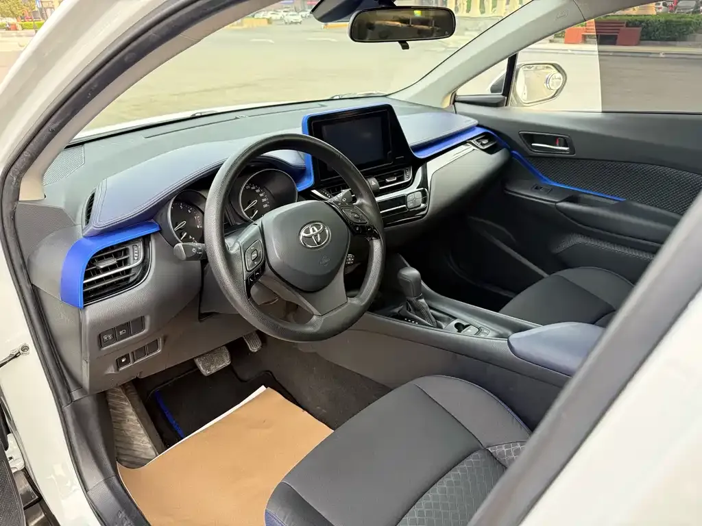 Toyota C-HR — фото 3