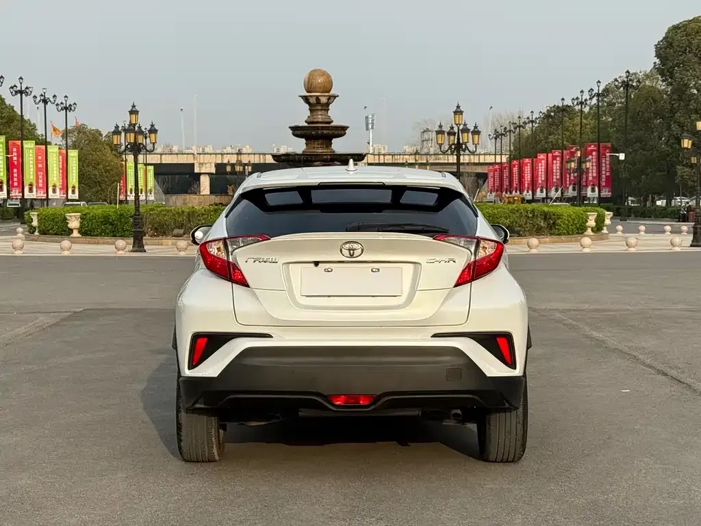 Toyota C-HR — фото 9