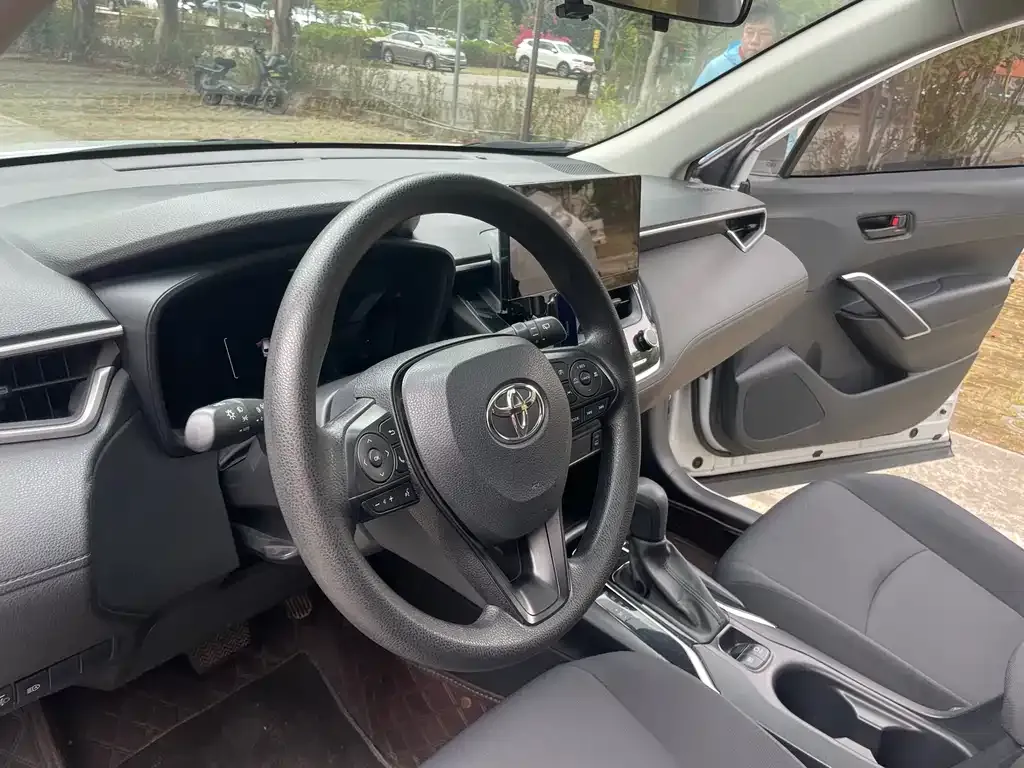 Toyota Corolla Cross — фото 8
