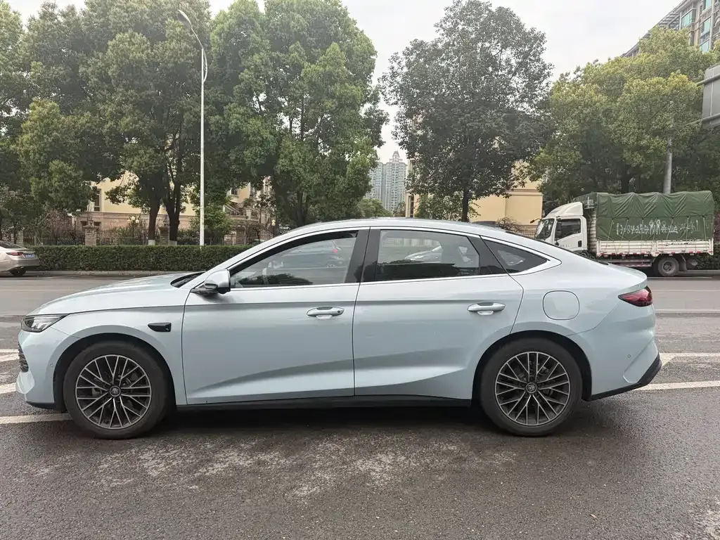 BYD Qin L — фото 10