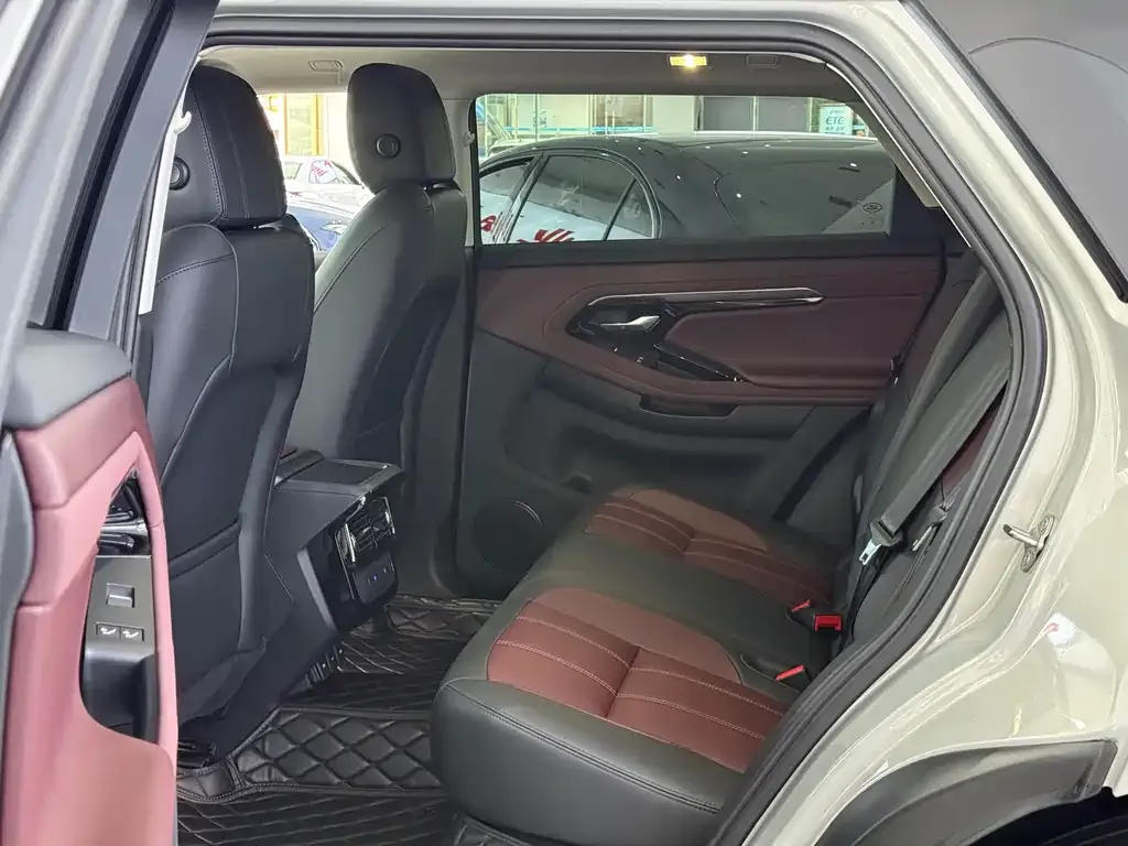Land Rover Evoque 2023 из CN, фото 6
