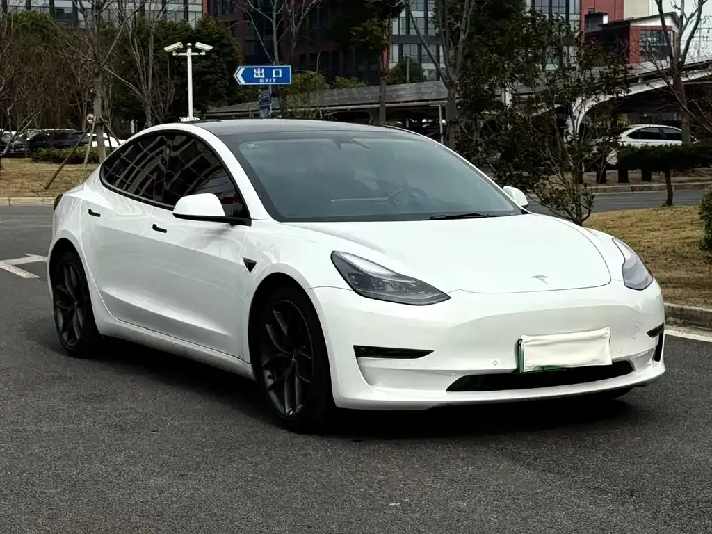 Tesla Model 3 — фото 4