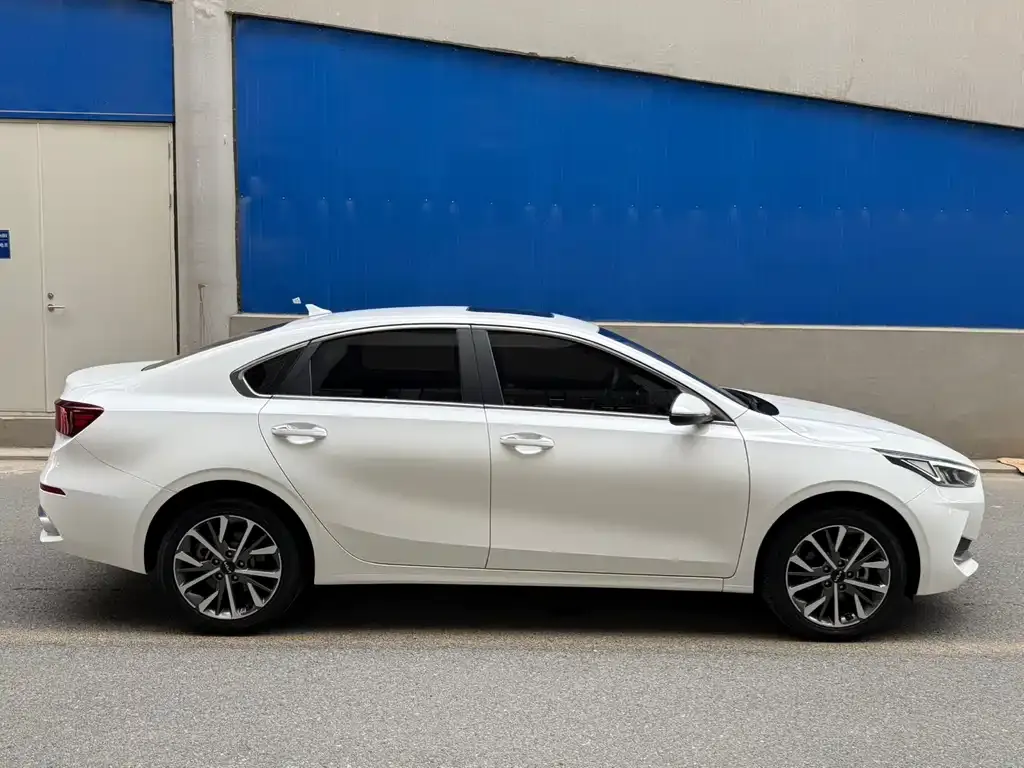 Kia K3 2023 из CN, фото 10