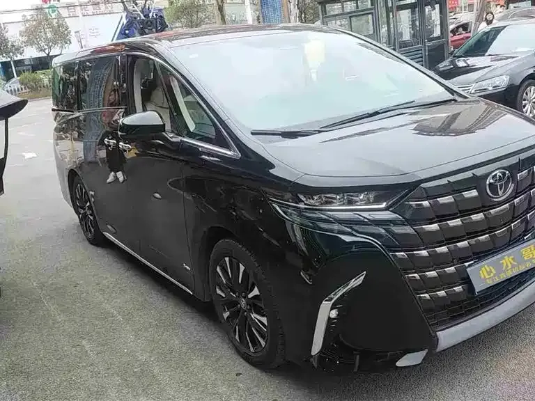 Toyota Alphard — фото 4