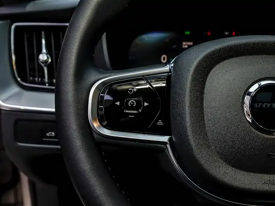 Volvo XC60 2025 из CN, фото 8