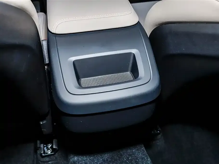 Volvo XC60 2025 из CN, фото 2