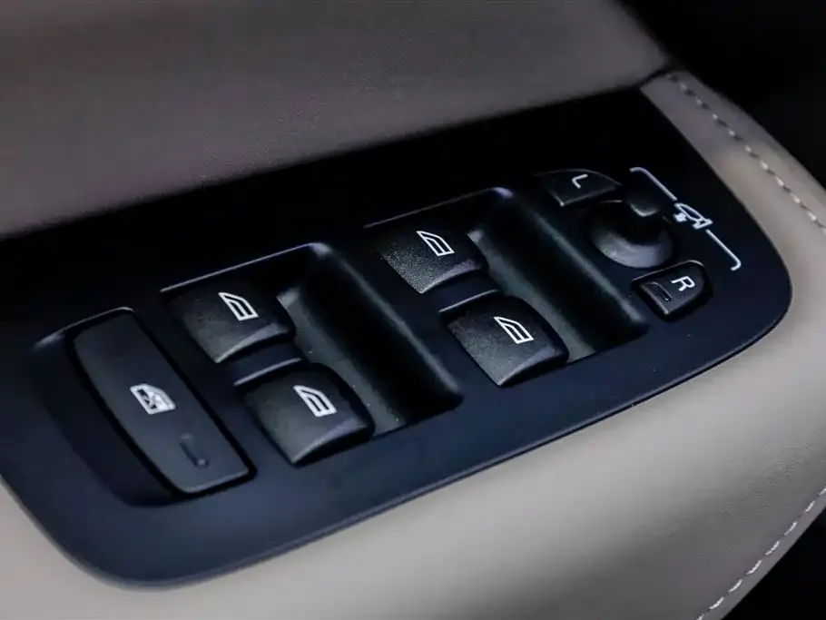 Volvo XC60 2025 из CN, фото 7