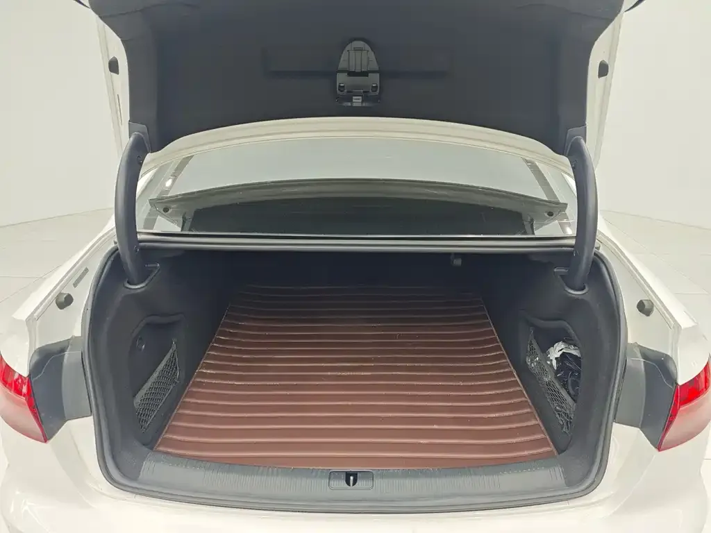 Audi A4L 2022 из CN, фото 6