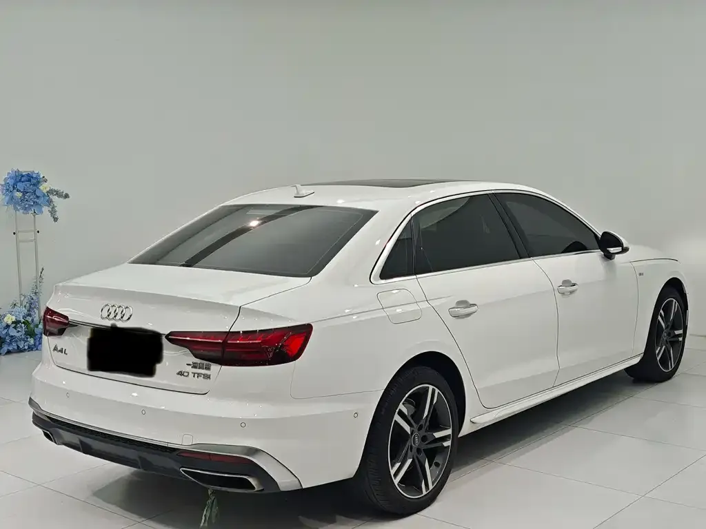 Audi A4L 2022 из CN, фото 4