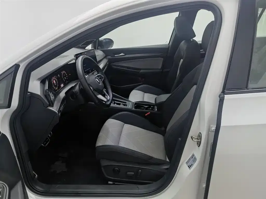 Volkswagen Golf 2025 из CN, фото 8
