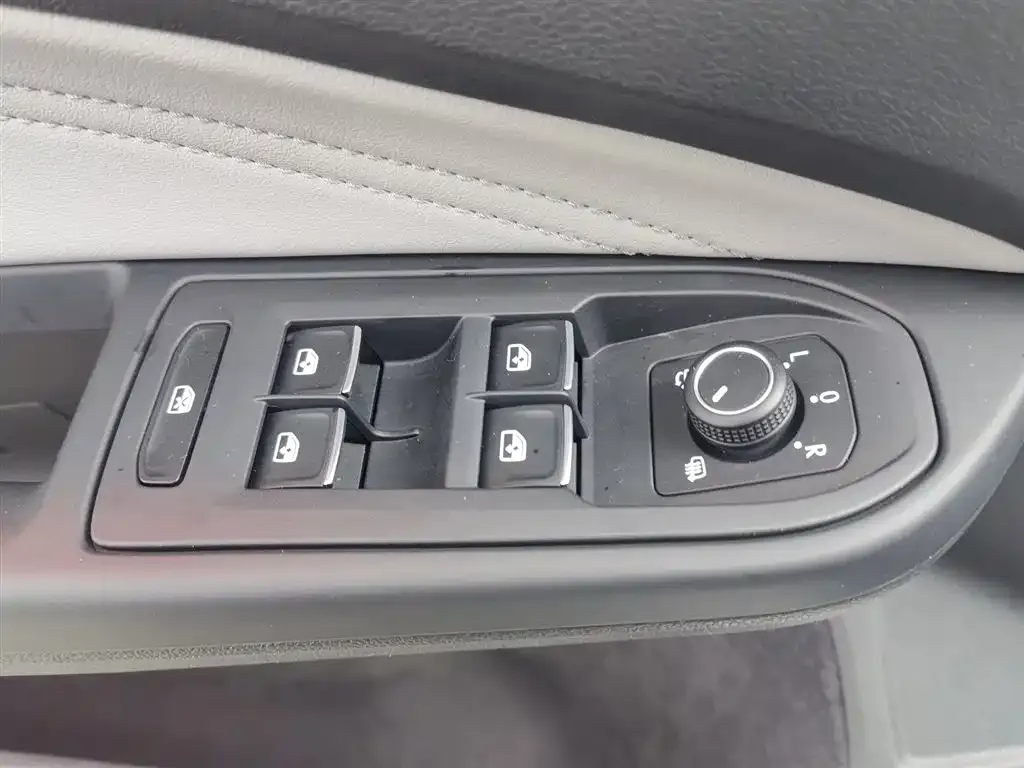 Volkswagen Golf 2025 из CN, фото 3