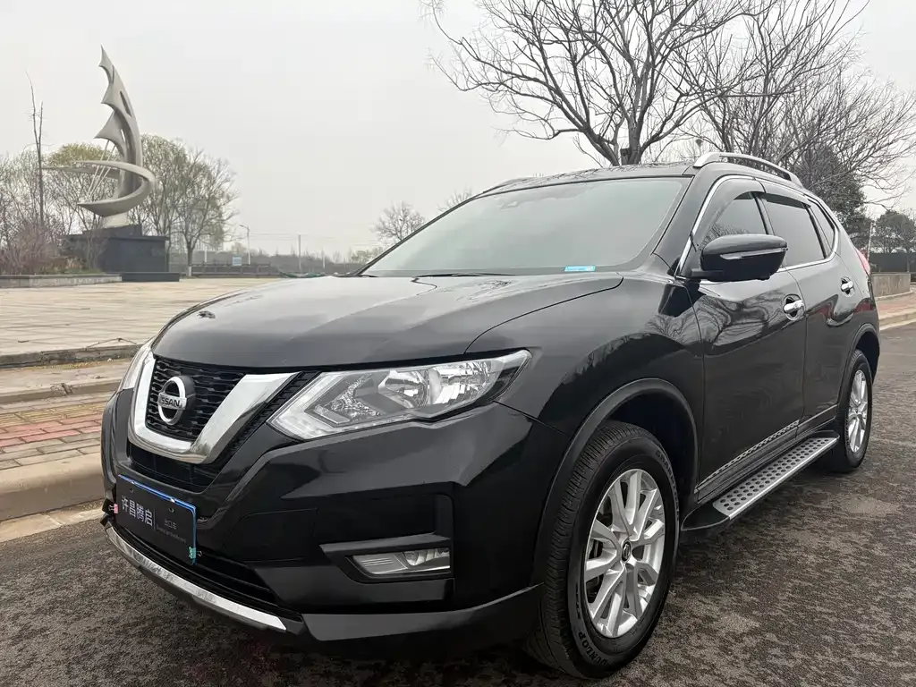 Nissan X-Trail — фото 1