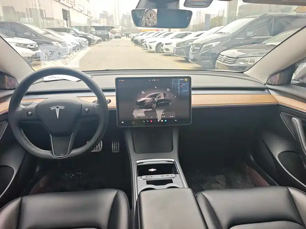 Tesla Model 3 — фото 4
