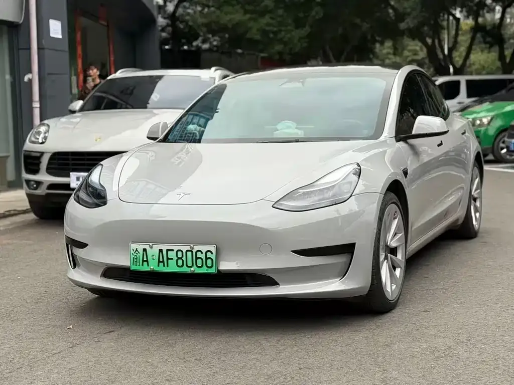 Tesla Model 3 — фото 1