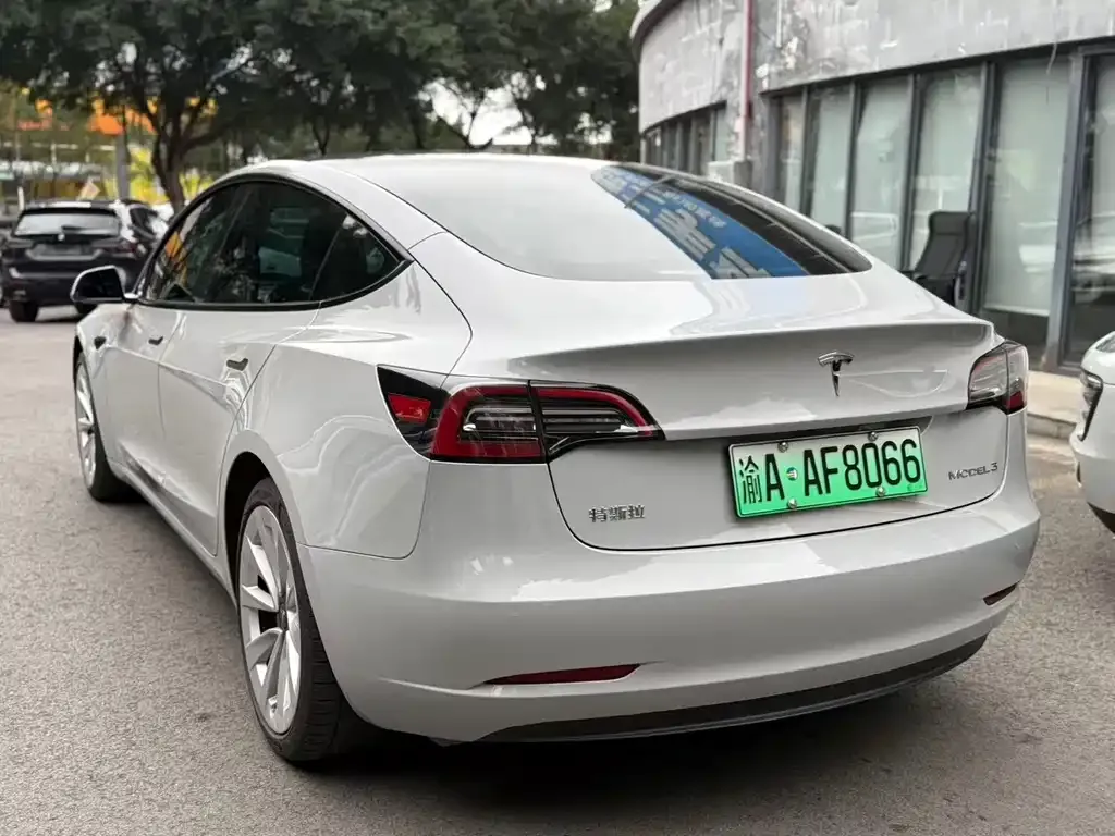 Tesla Model 3 — фото 4