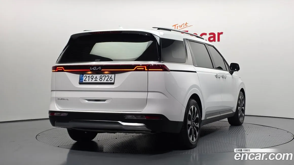 Kia Carnival — фото 4
