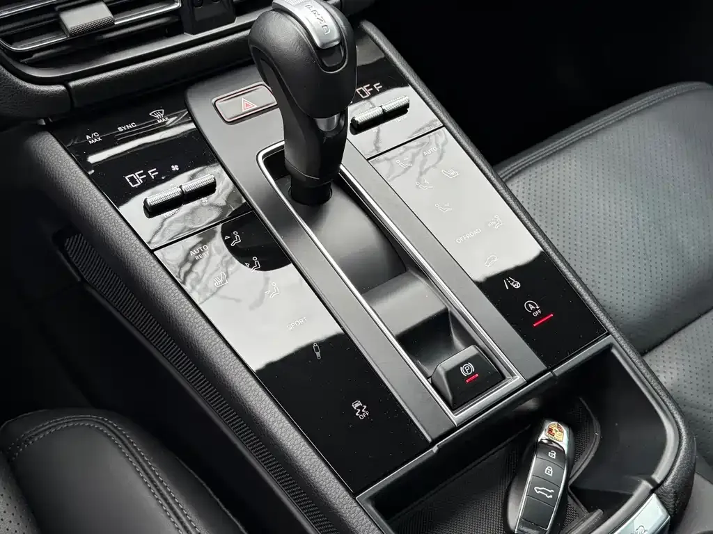 Porsche Macan — фото 8
