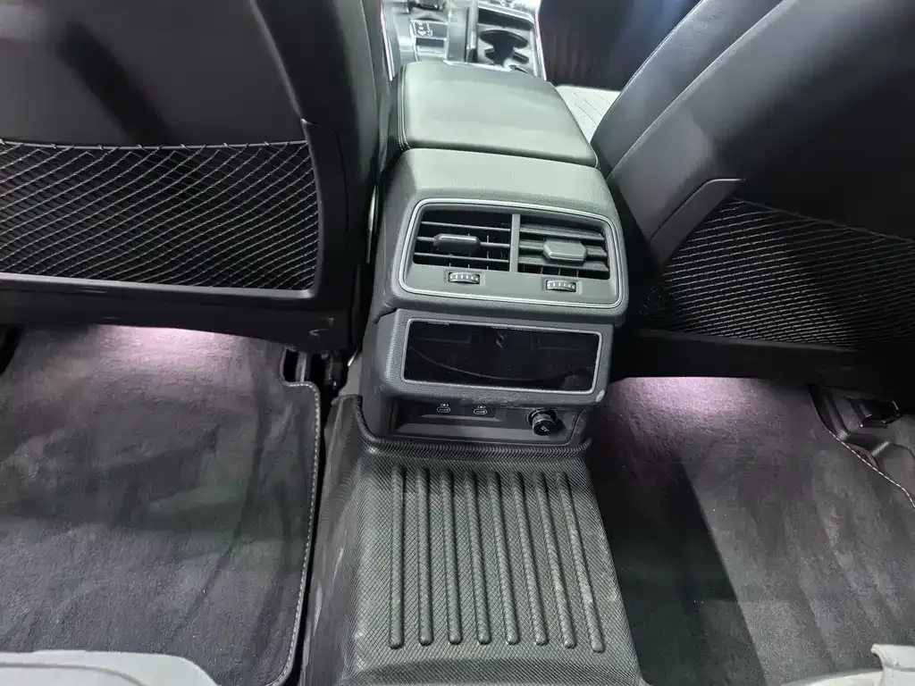 Audi A6L 2024 из CN, фото 6