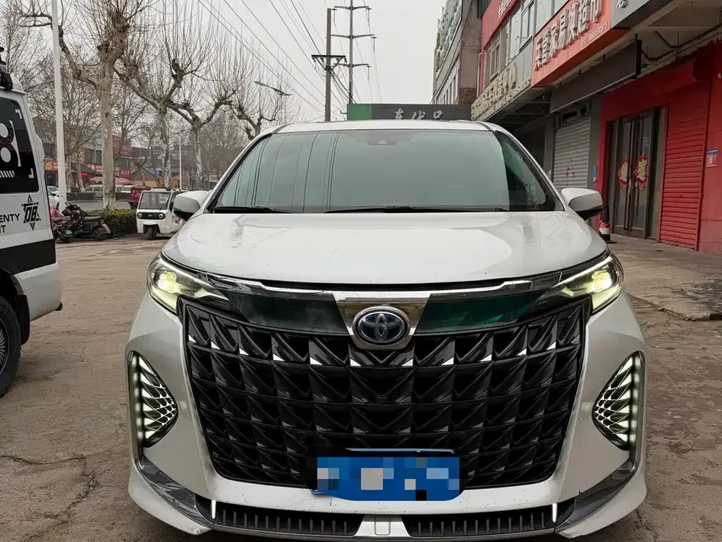 Toyota Sienna — фото 1