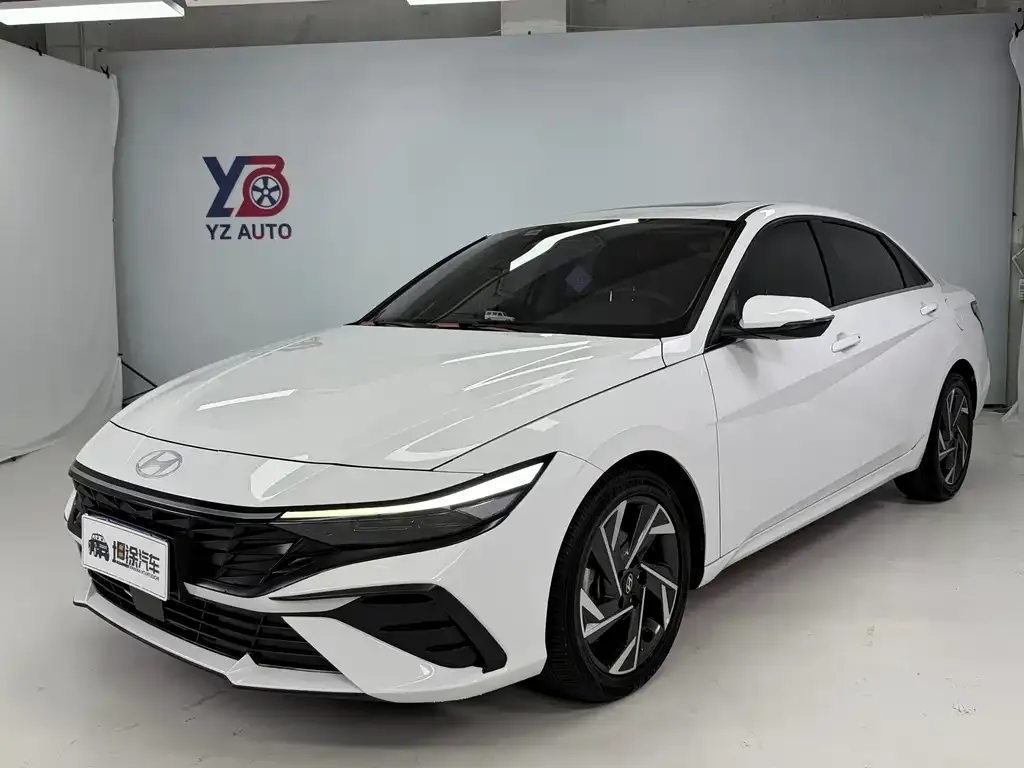 Hyundai Elantra 2023 из CN, фото 1
