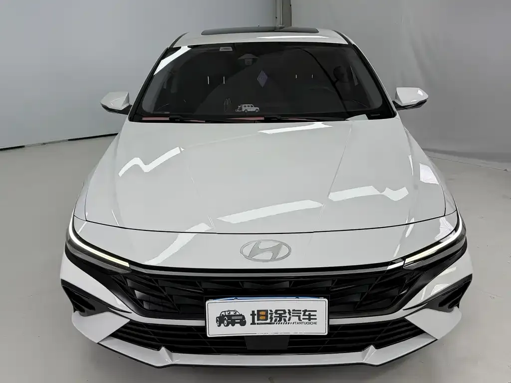 Hyundai Elantra 2023 из CN, фото 3
