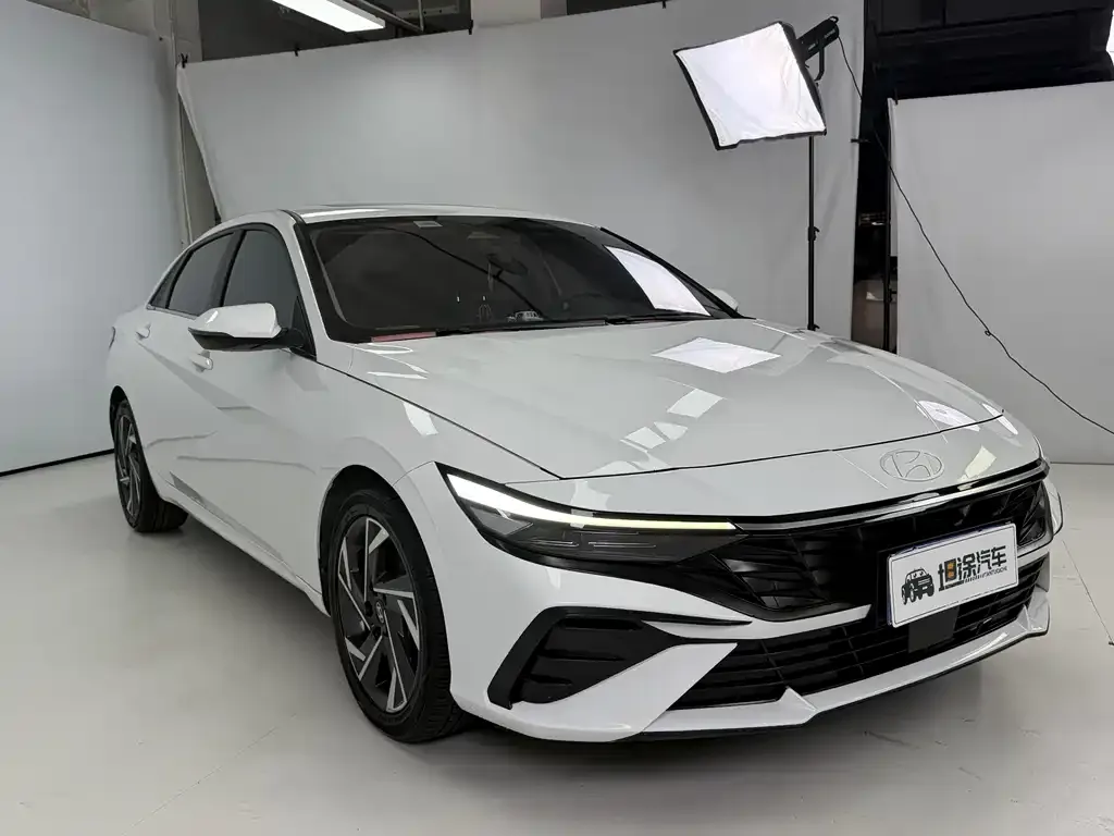 Hyundai Elantra 2023 из CN, фото 2