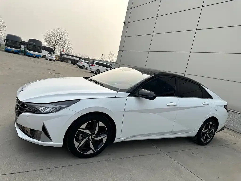 Hyundai Elantra 2022 из CN, фото 1
