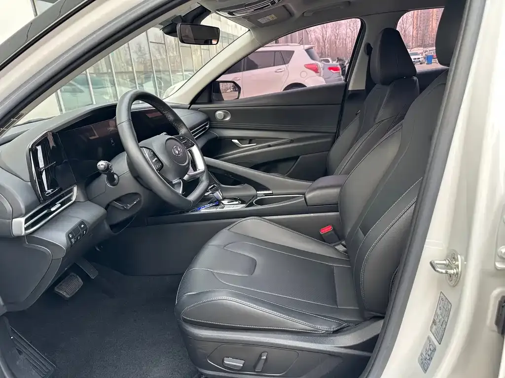 Hyundai Elantra 2022 из CN, фото 8