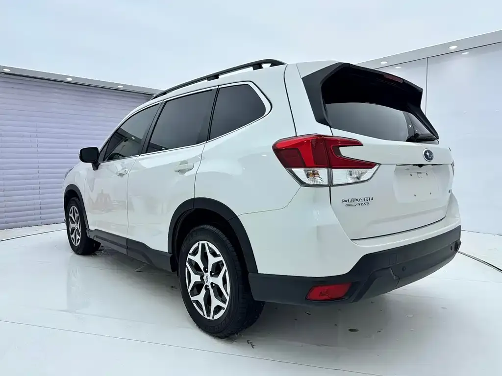 Subaru Forester — фото 8