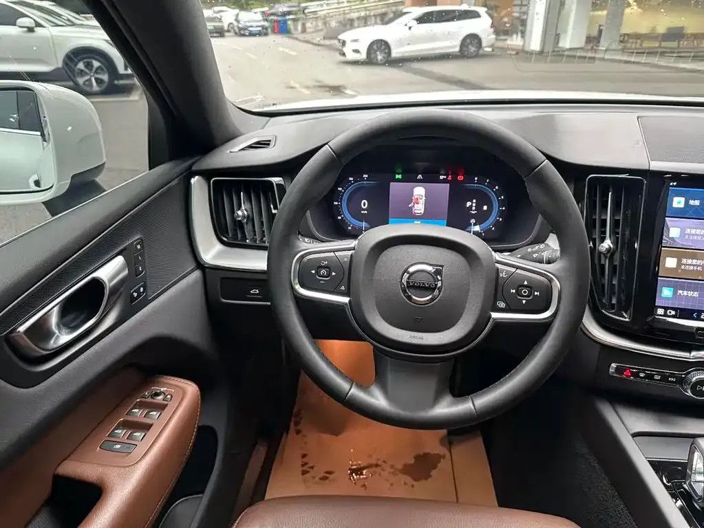 Volvo XC60 2024 из CN, фото 8